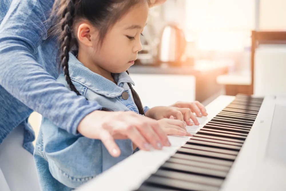 The Benefits of Private Piano Lessons for Young Musicians