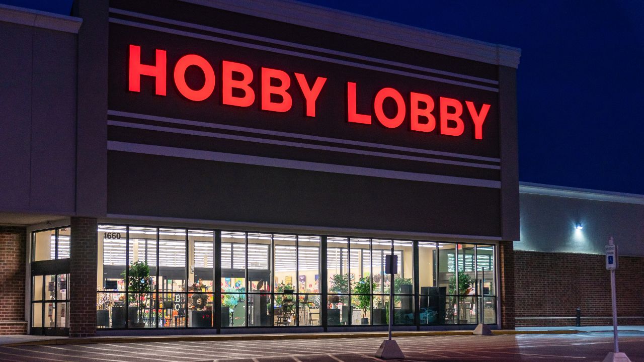 Does Hobby Lobby Take Apple Pay? Updated (2024)