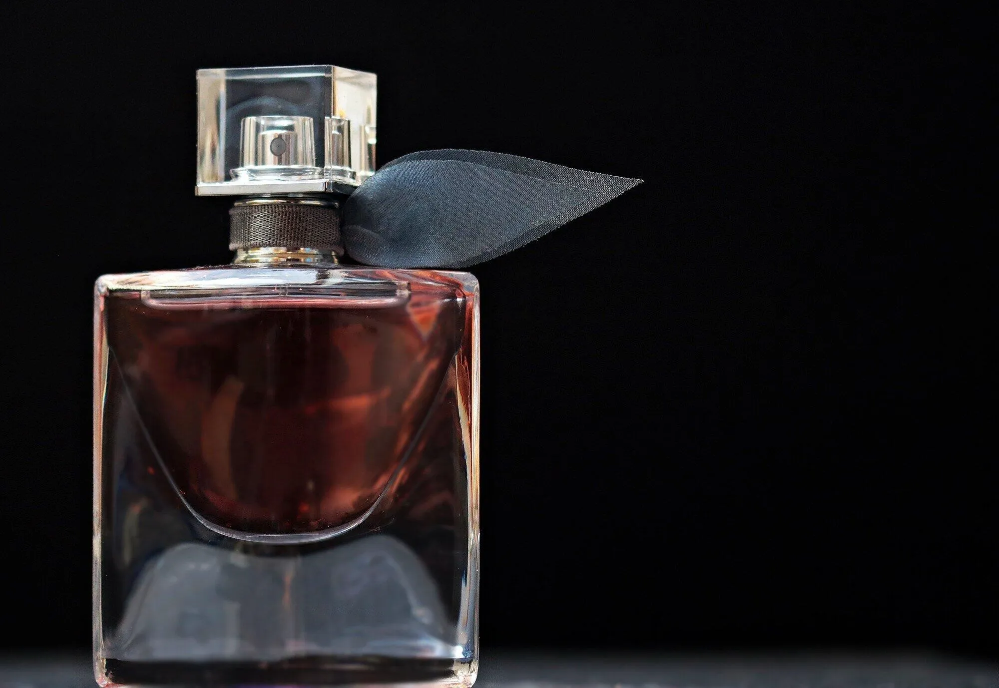 Exploring Unconventional Fragrances: The Best Niche Perfumes for Men and Women